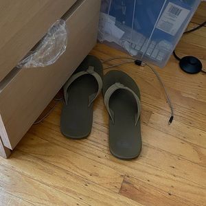 Quicksilver slippers brown 9.5